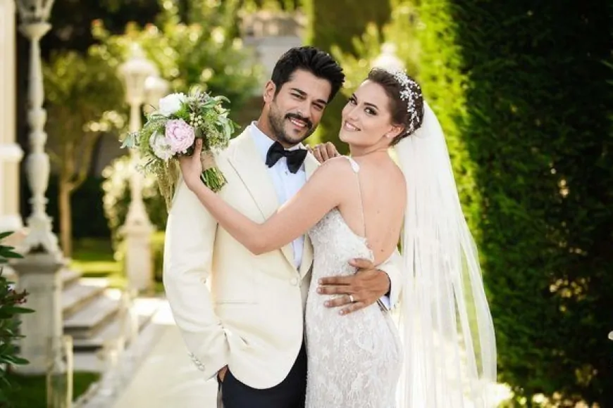 Burak Özçivit ve Fahriye Evcen'den Kavga İddialarına Yalanlama: 'Bizim İçin Anlamlı Bir Geceydi'