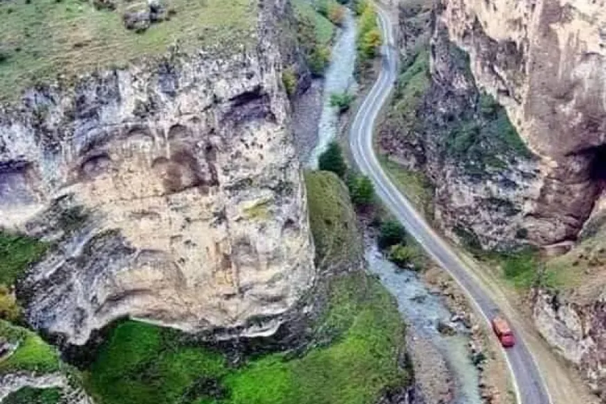 Türkiye’nin En Büyük Kanyonlarından Cehennem Deresi, Doğal Güzelliğiyle Büyülüyor