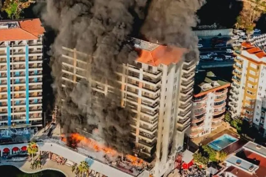 Alanya’da Otel İnşaatında Yangın: İşçiler Vinçle Kurtarıldı