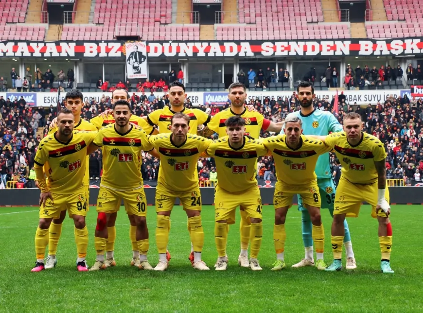 Eskişehirspor’a 3. Lig’den Flaş Transfer: Osman Gümüş Siyah-Kırmızı Formayı Giyiyor