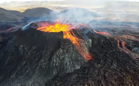 Santorini’deki Kameni Yanardağı Hareketlendi: Uzmanlar Büyük Patlama Endişesi Taşıyor