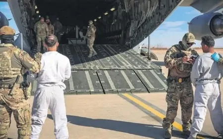 Pentagon'dan tartışmalı video: Göçmenler zincirlerle Guantanamo'ya taşındı