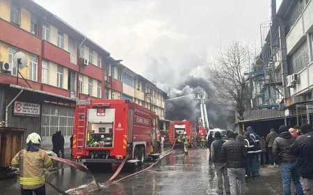 Başakşehir'de sanayi sitesinde fabrika yangını! Müdahale sürüyor
