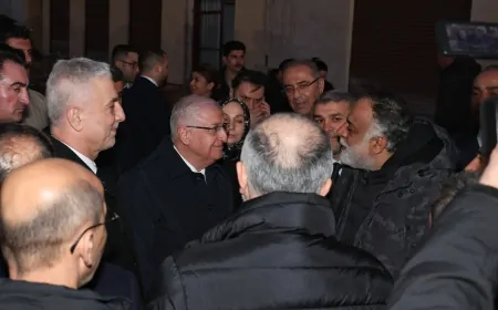 Millî Savunma Bakanı Yaşar Güler ve Ticaret Bakanı Ömer Bolat, Hatay’da esnafı ziyaret etti