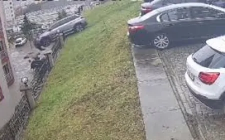 Sürücünün Hatası Kazaya Neden Oldu: Fren Yerine Gaza Basınca Otomobil Site Bahçesine Uçtu