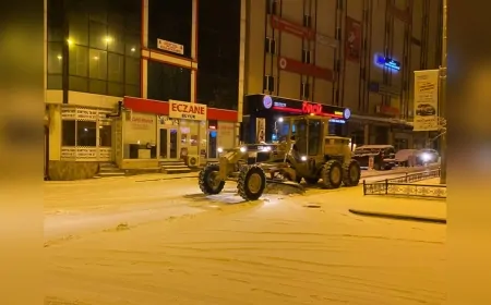 Bayburt’ta Karla Mücadele Çalışmaları Gece Boyunca Devam Etti