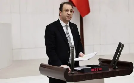 CHP Kars Milletvekili İnan Akgün Alp: 'Nüfus nedeniyle belediye statüsünü kaybeden beldelerde hizmetler aksıyor'