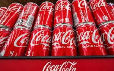 Coca-Cola, Trump’ın Gümrük Vergileri Nedeniyle Daha Fazla Plastik Kullanabilir