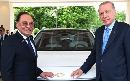 Cumhurbaşkanı Erdoğan, Malezya Başbakanı'na TOGG Hediye Etti