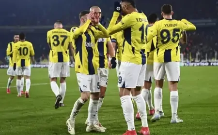 Fenerbahçe, Anderlecht'i 3-0 mağlup ederek avantajlı bir skorla Belçika'ya gidiyor