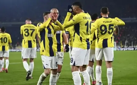 Fenerbahçe, Anderlecht’i 3-0 mağlup ederek Avrupa turuna büyük bir avantajla adım attı; Galatasaray ise AZ Alkmaar karşısında farklı yenildi