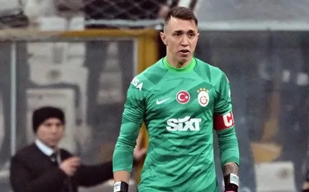 Fernando Muslera, sinirli bir şekilde röportajı terk etti! 'Bırakmamı mı istiyorsunuz!'
