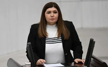 İYİ Partili Selcan Taşcı: 'Gazeteciler ve Muhalifler, McCarthy'nin Yöntemleriyle Zulme Uğruyor'