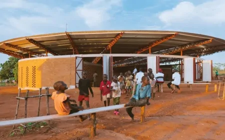 Bidi Bidi Sahne Sanatları Merkezi: Uganda’daki En Büyük Mülteci Kampında Umut Işığı Oluyor