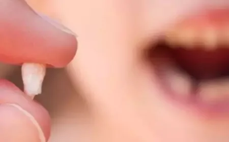 Rüyada Diş Düşmesi: Güç Kaybı, Kaygılar ve Ailevi Mesajlar