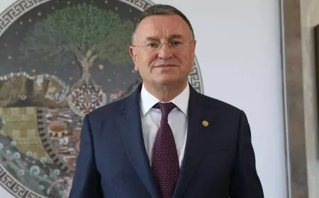 CHP'den İhraç Edilen Lütfü Savaş, Kurultayın İptali İçin Dava Açtı