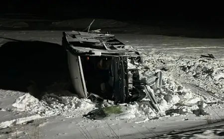 Erzurum'da yolcu otobüsü devrildi: 37 kişi yaralandı