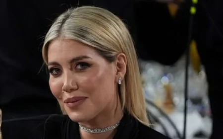 Wanda Nara'ya ödül töreninde sürpriz öpücük! Sosyal medyada gündem oldu