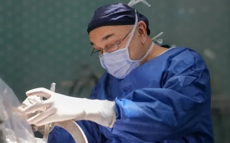 Beyin cerrahı Ali Zırh, 2 bininci ameliyatıyla Parkinson hastalarına umut oldu