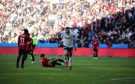 Fenerbahçe Gaziantep FK'yi 4-1 Mağlup Ederek Çeyrek Finale Yükseldi