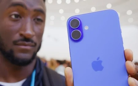 Marques Brownlee, iPhone 16e'yi Skeçle Eleştirdi: 'Kim Daha Kötüsünü İster?'