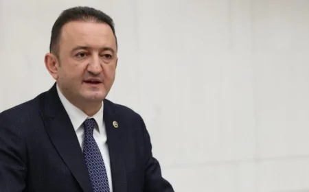 CHP’li Barış Bektaş: 'Üniversite mezunu kamu işçileri memur statüsüne geçmeli'