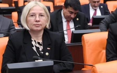 CHP’li Nurten Yontar: 'Hemşireler işsiz, sağlık sistemi insan kaynağı açığıyla karşı karşıya'