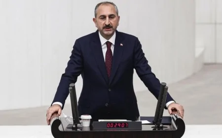 AK Partili Abdulhamit Gül: ‘Cumhurbaşkanımız, millet iradesine tankları çevirenlere karşı göğsünü siper eden liderdir!’
