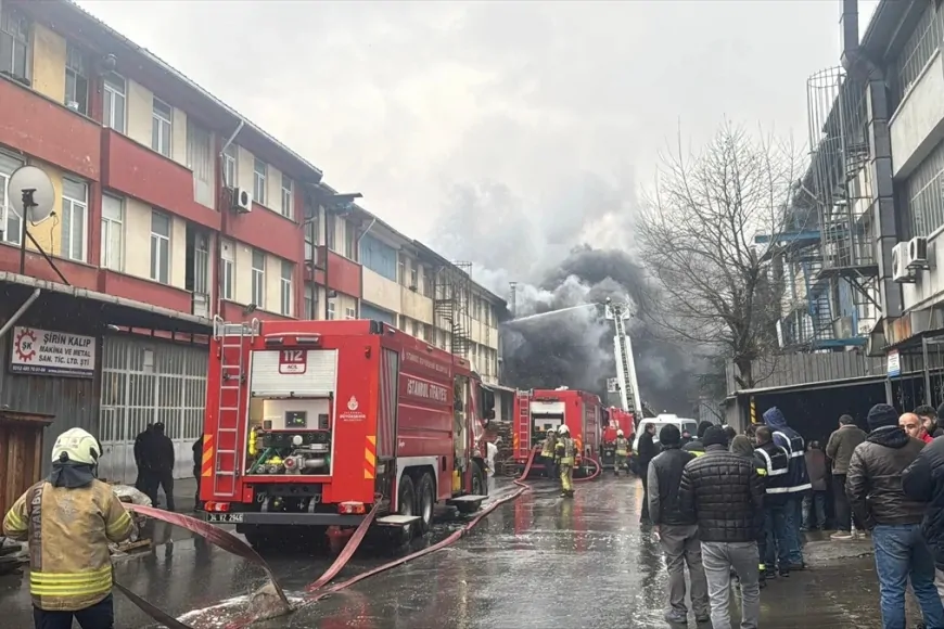 Başakşehir'de sanayi sitesinde fabrika yangını! Müdahale sürüyor