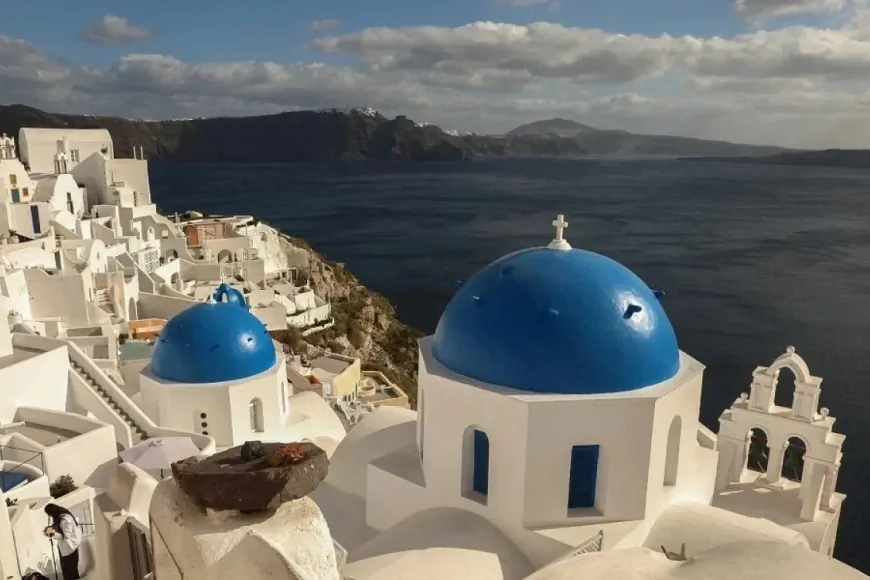 Yunanistan'ın Santorini Adası'nda yoğun sismik hareketlilik nedeniyle olağanüstü hal ilan edildi