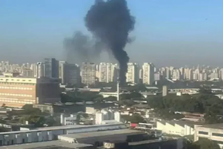 Brezilya'nın Sao Paulo kentinde küçük uçak kazası: 2 ölü, yangın çıktı!