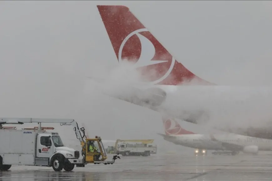 İstanbul'da Yoğun Kar Engeli: Havalimanlarında Yüzlerce Uçuş İptal