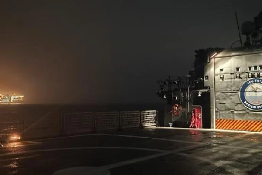 TCG FATİH, Batı Karadeniz’de sondaj gemilerine koruma sağladı