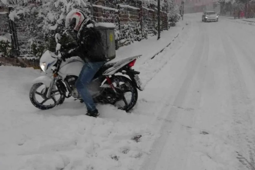 Motokuryeye Karlı Havada Gelen İlginç Soru Sosyal Medyada Tartışma Yarattı