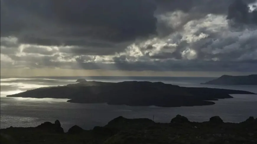 Ege Denizi'nde Depremler Sürüyor: Santorini'de Olağanüstü Hal, Üç Olası Senaryo