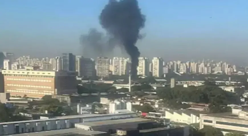 Brezilya'nın Sao Paulo kentinde küçük uçak kazası: 2 ölü, yangın çıktı!