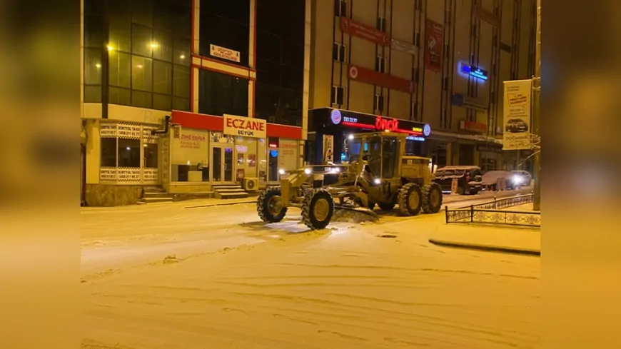 Bayburt’ta Karla Mücadele Çalışmaları Gece Boyunca Devam Etti