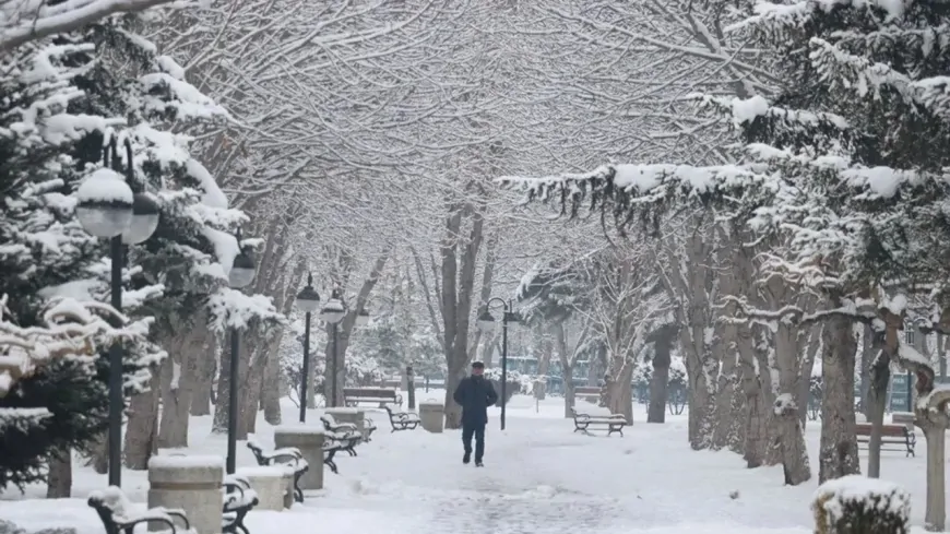 İstanbul’da Kar Yağışı Etkisini Artırdı: 7 İlçeye Sarı Kodlu Uyarı