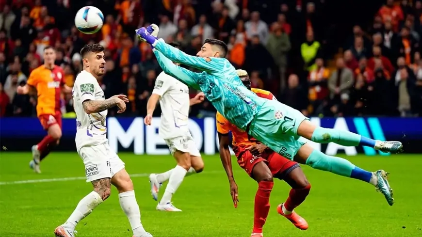 Galatasaray, Berke Özer ile anlaşmaya vardı! Muslera'nın yerine geçiyor