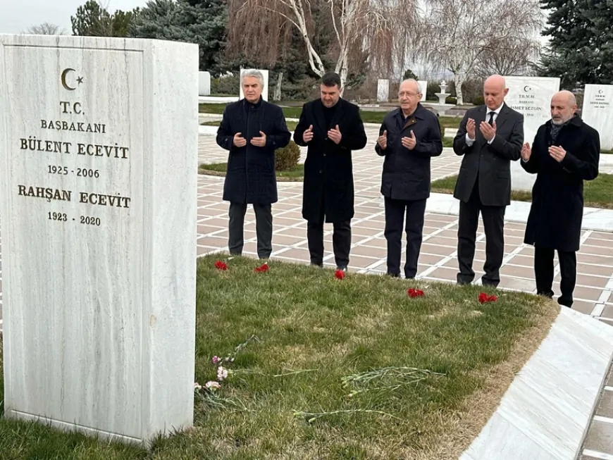 Mehmet Sevigen'den Deniz Baykal’ın mezarı başında duygusal sözler: ‘Affet bizi Deniz Bey’