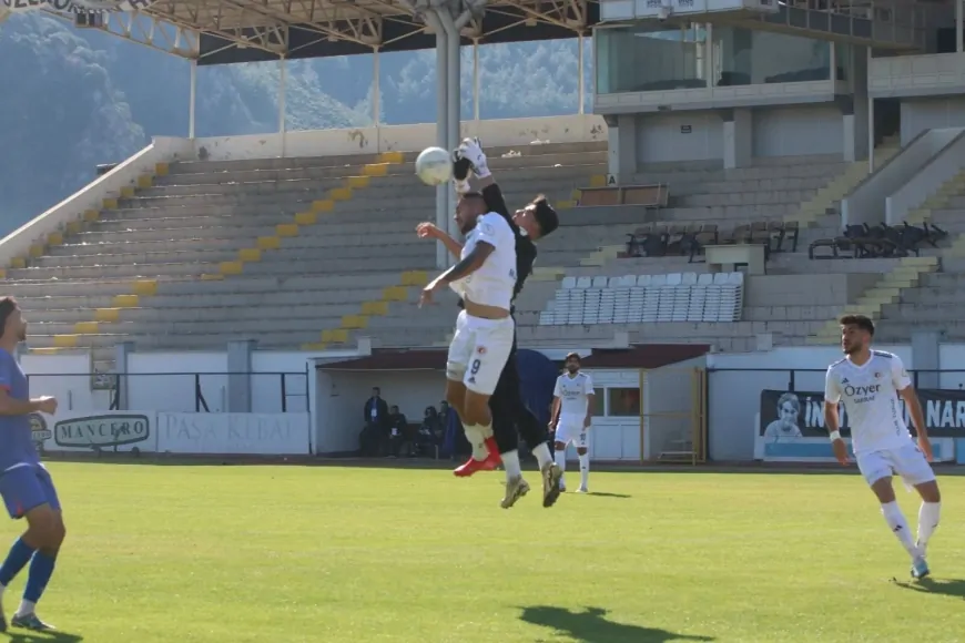 Fethiyespor ve Altay Arasındaki Mücadelede İlk Yarıda Gol Yok