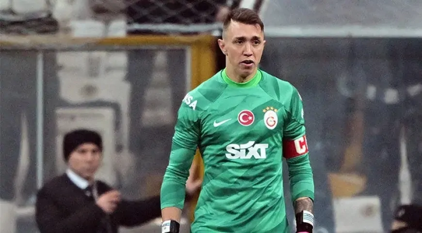 Fernando Muslera, sinirli bir şekilde röportajı terk etti! 'Bırakmamı mı istiyorsunuz!'