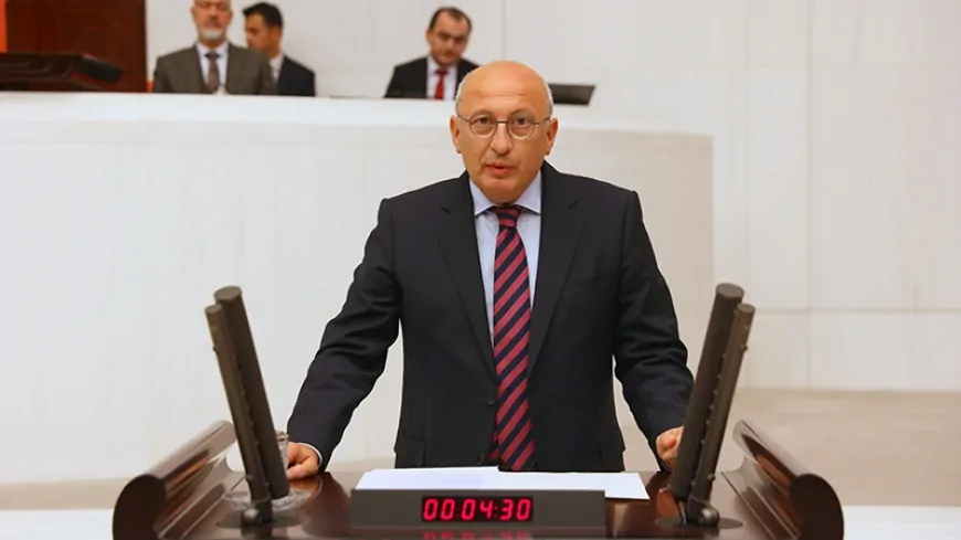 CHP'li Utku Çakırözer: 'Yurt Dışındaki Türkler İçin Söz Verdiğiniz Hiçbir Şeyi Yerine Getirmediniz'