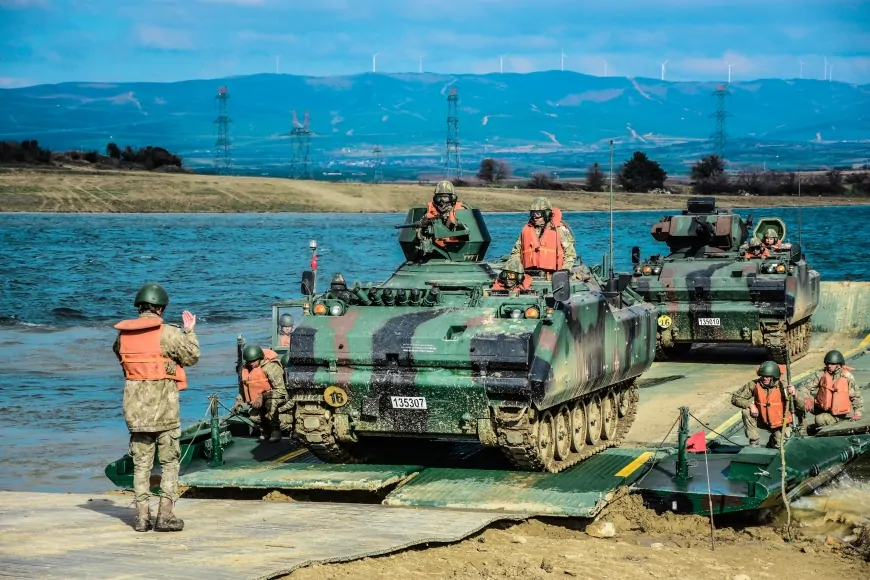 TSK’dan Çanakkale’de ‘Durgun Sulardan Geçiş Eğitimi’ tatbikatı