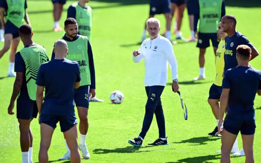 Fenerbahçe'de Mourinho'nun üçlü savunma sistemi etkisini gösterdi