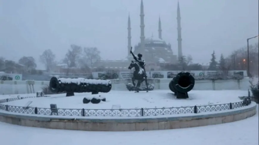 Edirne'de Kar Yağışı Etkili Oluyor! Bugün Hava Durumu Nasıl?