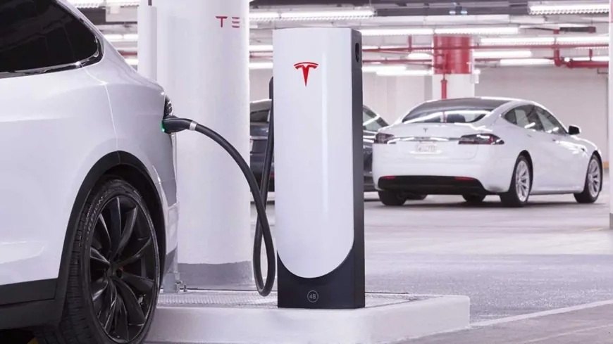 Tesla, Şarj İstasyonlarında Sıra Bekleme Sorununu "Sanal Sıra" ile Çözüyor!