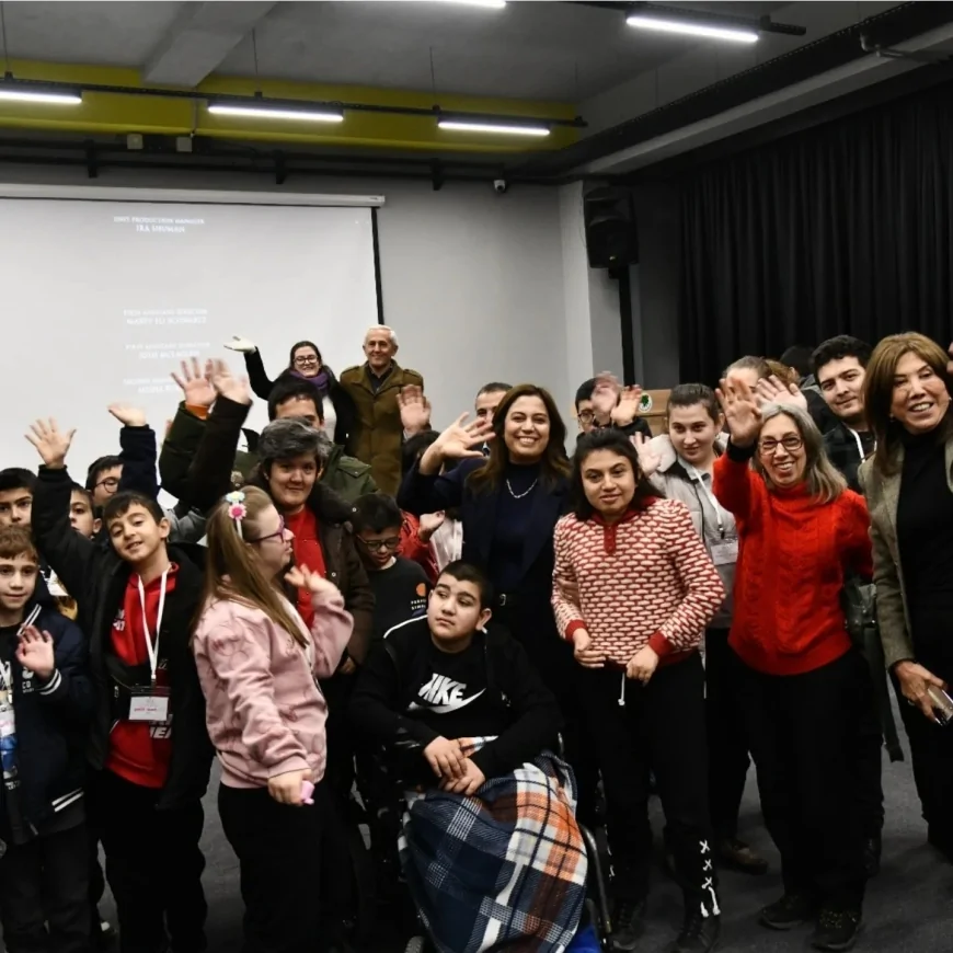 Mamak Belediyesi'nden Özel Gereksinimli Çocuklara Sinema Keyfi