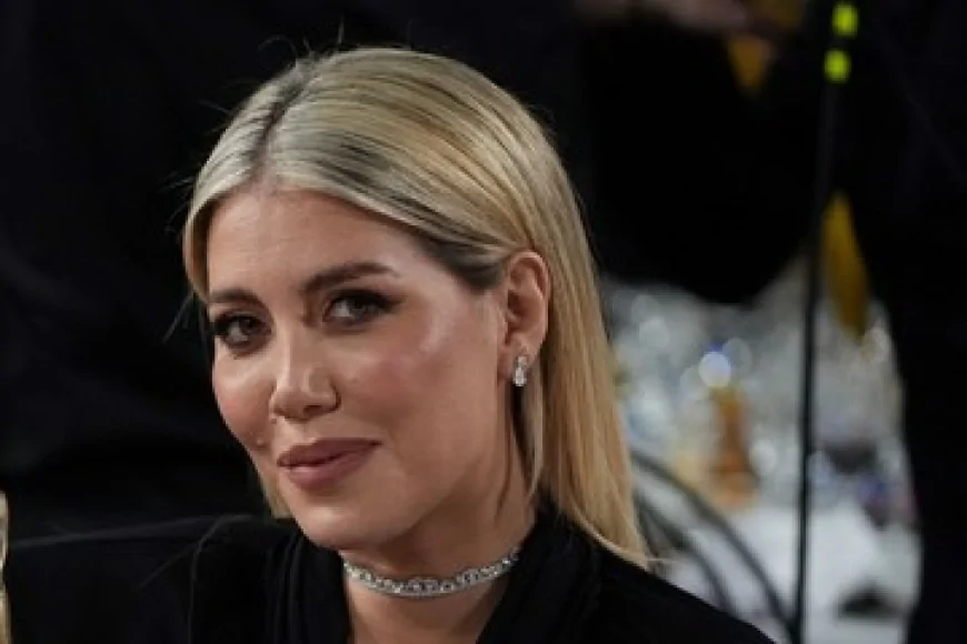 Wanda Nara'ya ödül töreninde sürpriz öpücük! Sosyal medyada gündem oldu