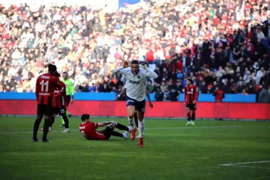 Fenerbahçe Gaziantep FK'yi 4-1 Mağlup Ederek Çeyrek Finale Yükseldi